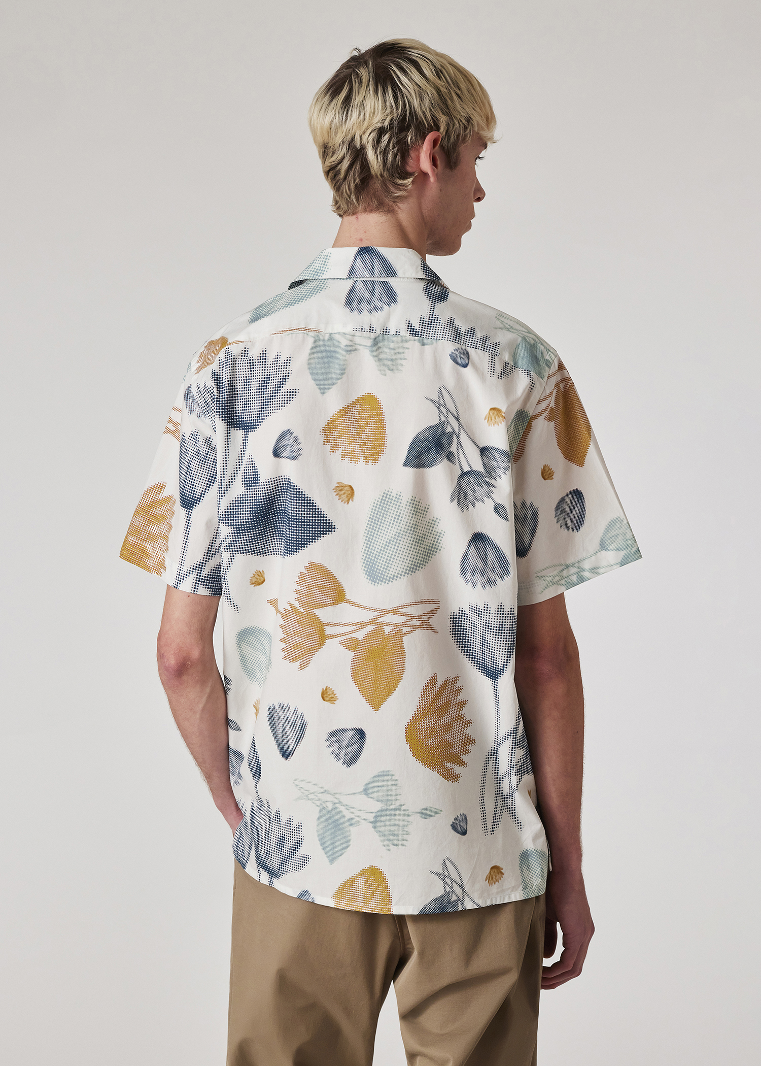 Tシャツ・カットソー Paul Smith SS25 MENS CASUAL FIT SHIRT (M1R 429Z P01656 48) Men's White 'Half Tone Floral' Cotton Short-Sleeve Shirt