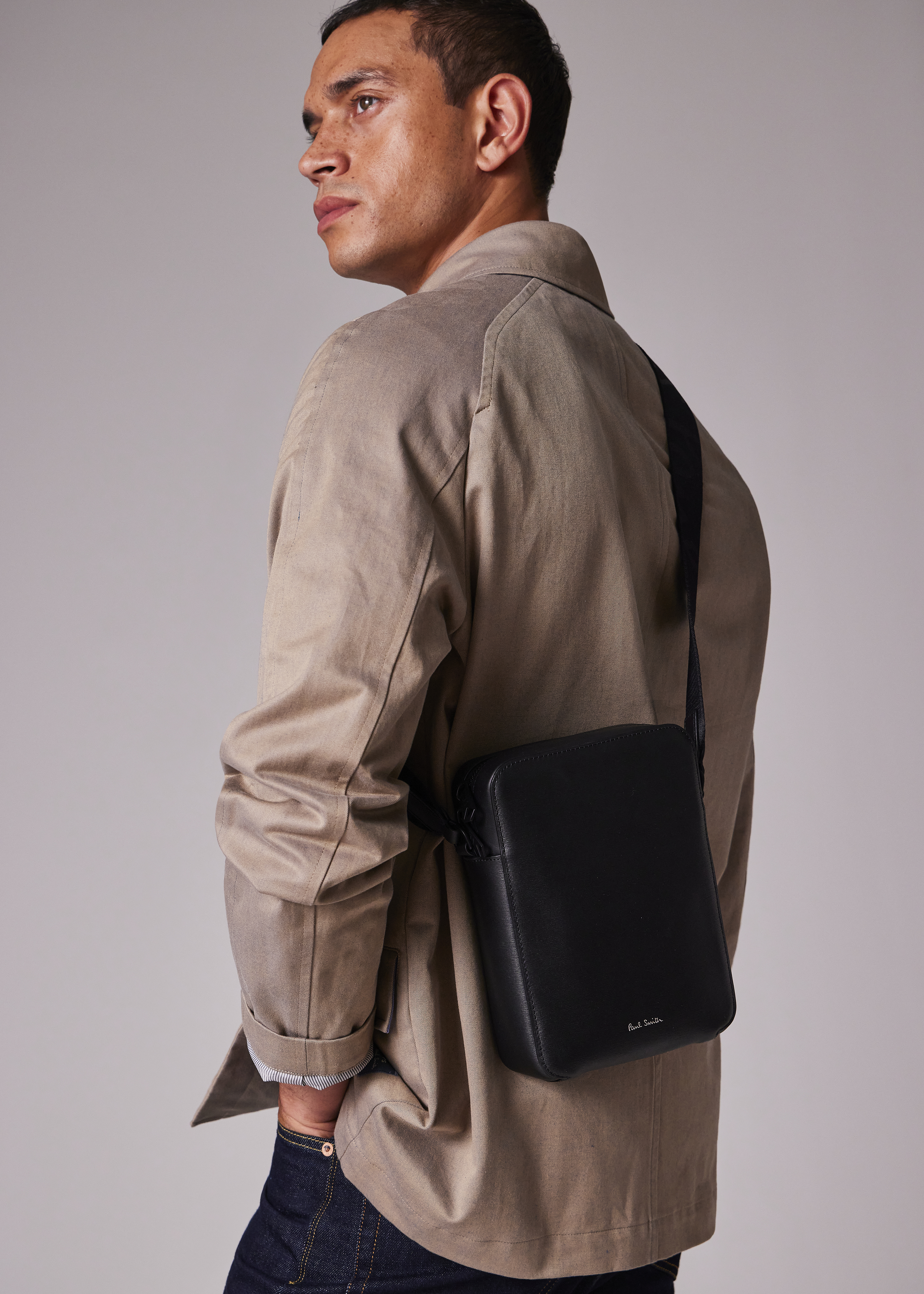 ショルダーバッグ Paul Smith SS25 MENS BAG MESSENGER (M1A 8018 BSGRAI 79) Paul Smith | Men's Leather Messenger Bag - Black – About Living