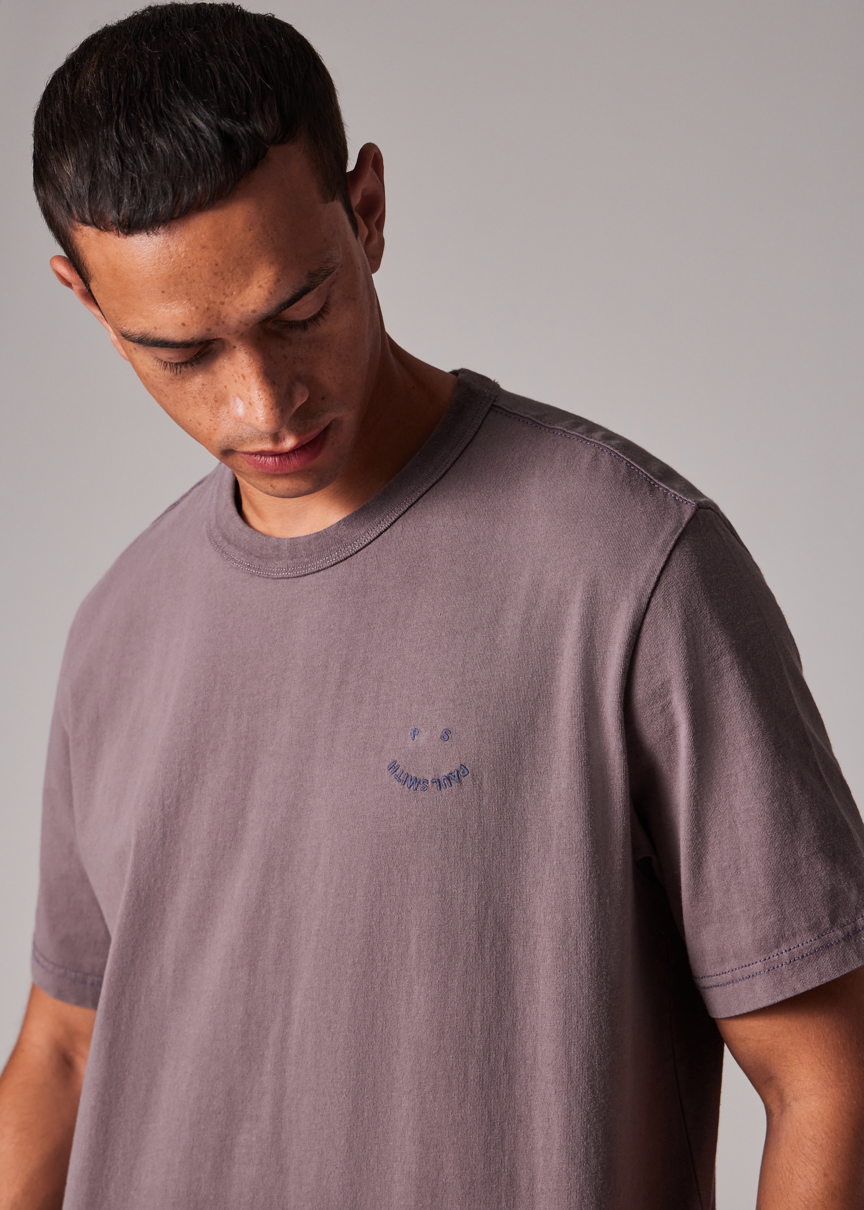 Tシャツ・カットソー Paul Smith FW25 (M2R 204ZE T22387 02) Men's Washed Purple Pigment Dyed 'Happy' T-Shirt