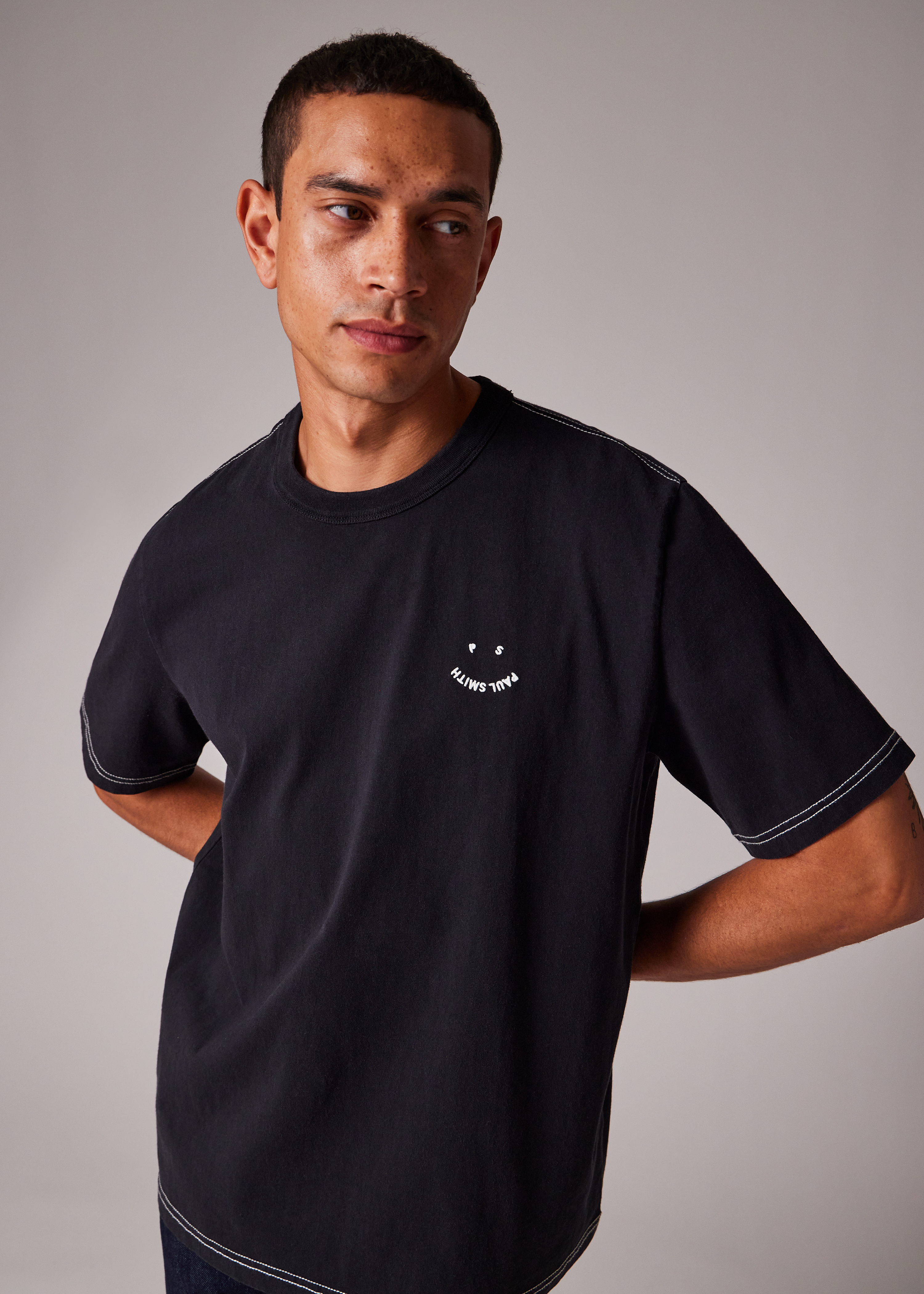 Tシャツ・カットソー Paul Smith FW25 (M2R 204ZE T22387 02) Men's Washed Purple Pigment Dyed 'Happy' T-Shirt