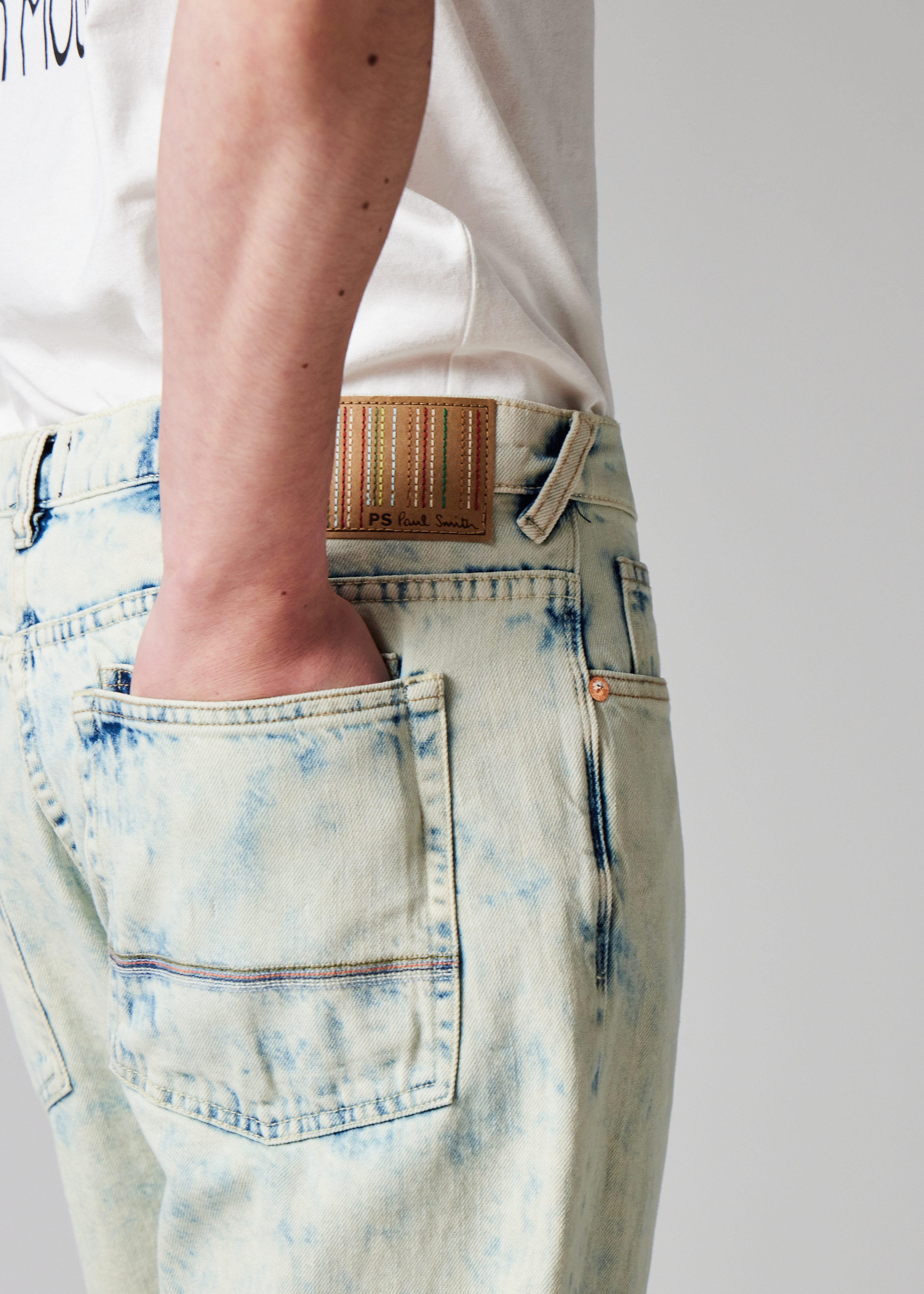 Men's Relaxed Tapered-Fit White Bleach-Wash Jeans