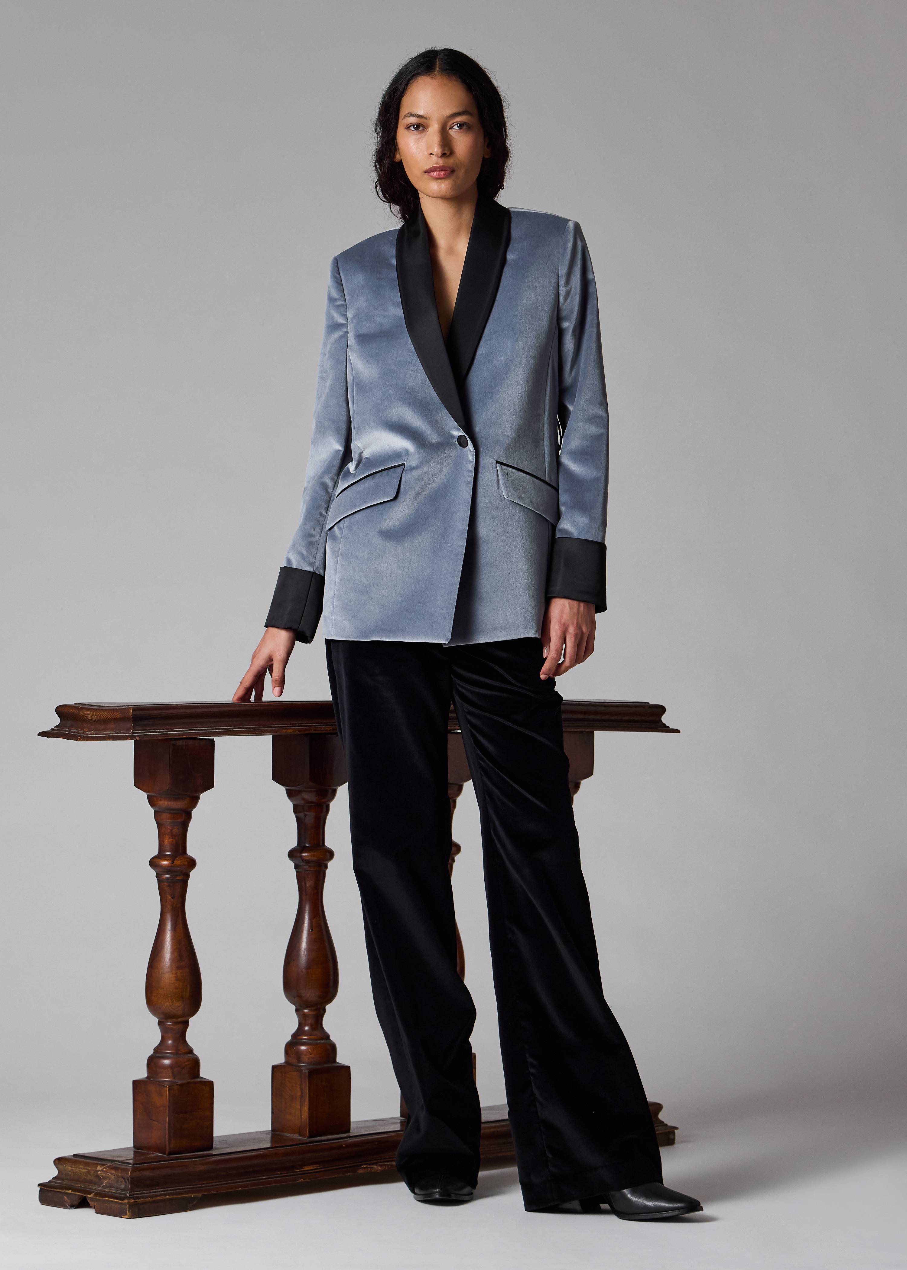 Women's Dusky Blue Velvet Contrast-Trim Belted Blazer