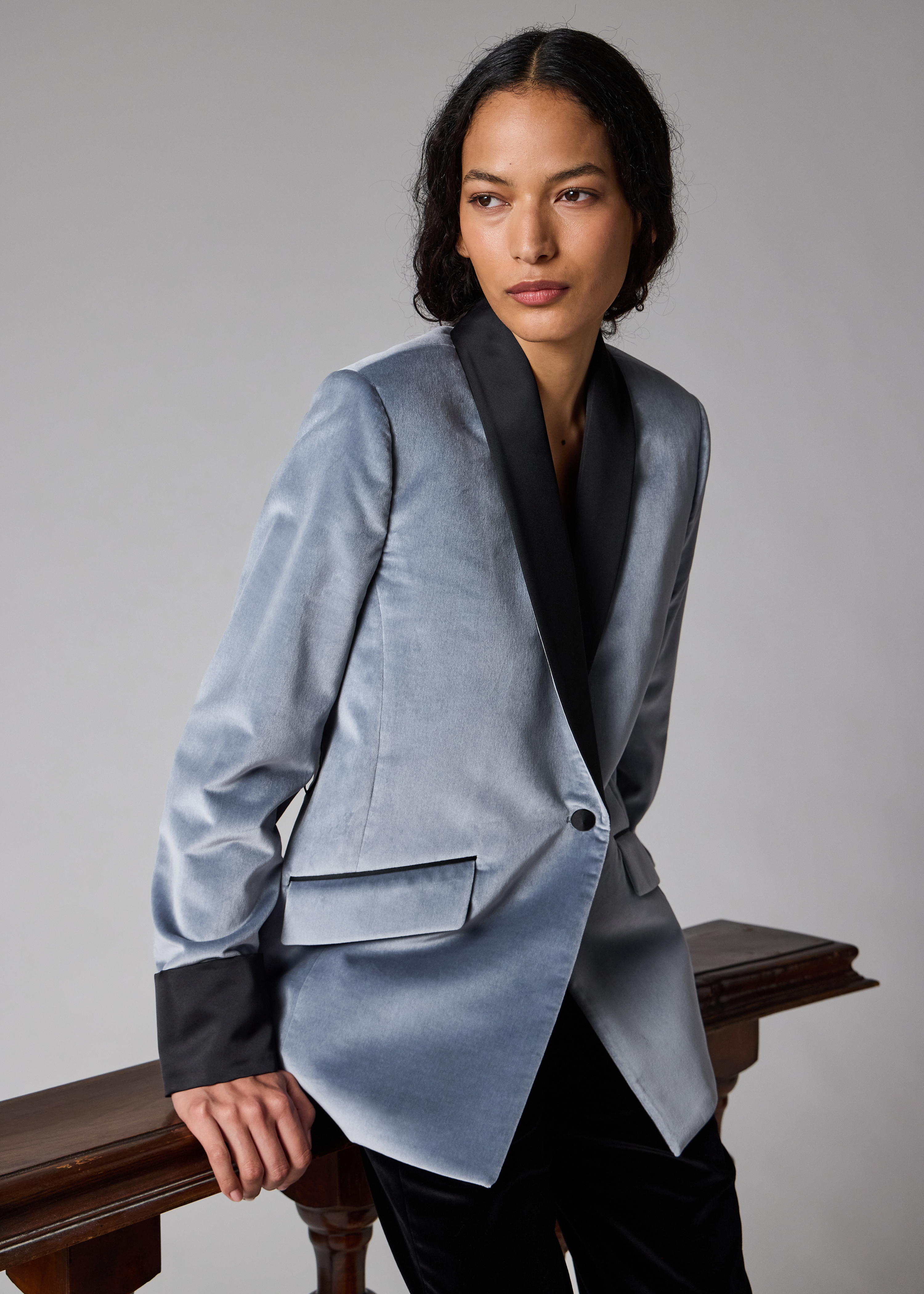 Women's Dusky Blue Velvet Contrast-Trim Belted Blazer