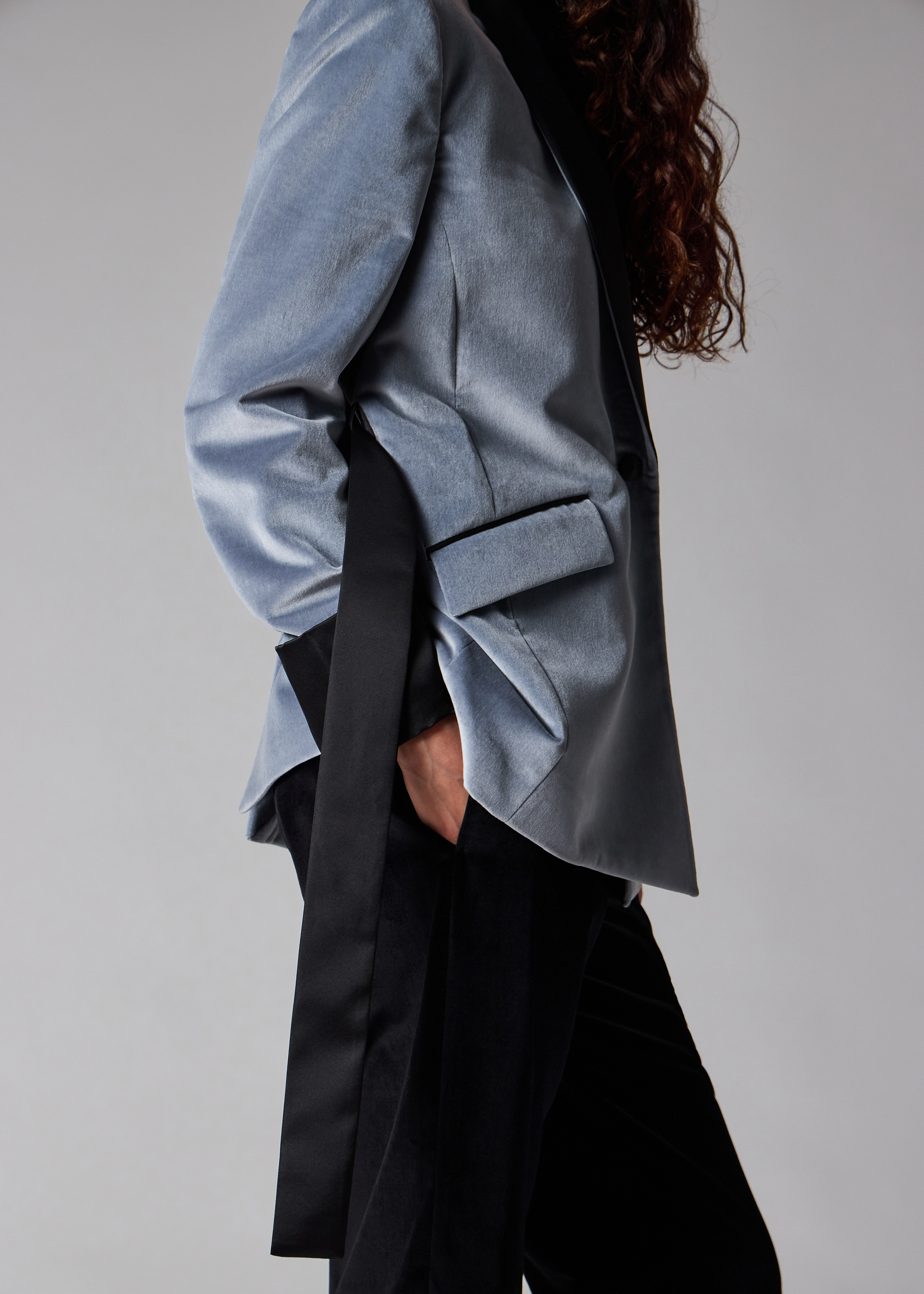 Women's Dusky Blue Velvet Contrast-Trim Belted Blazer