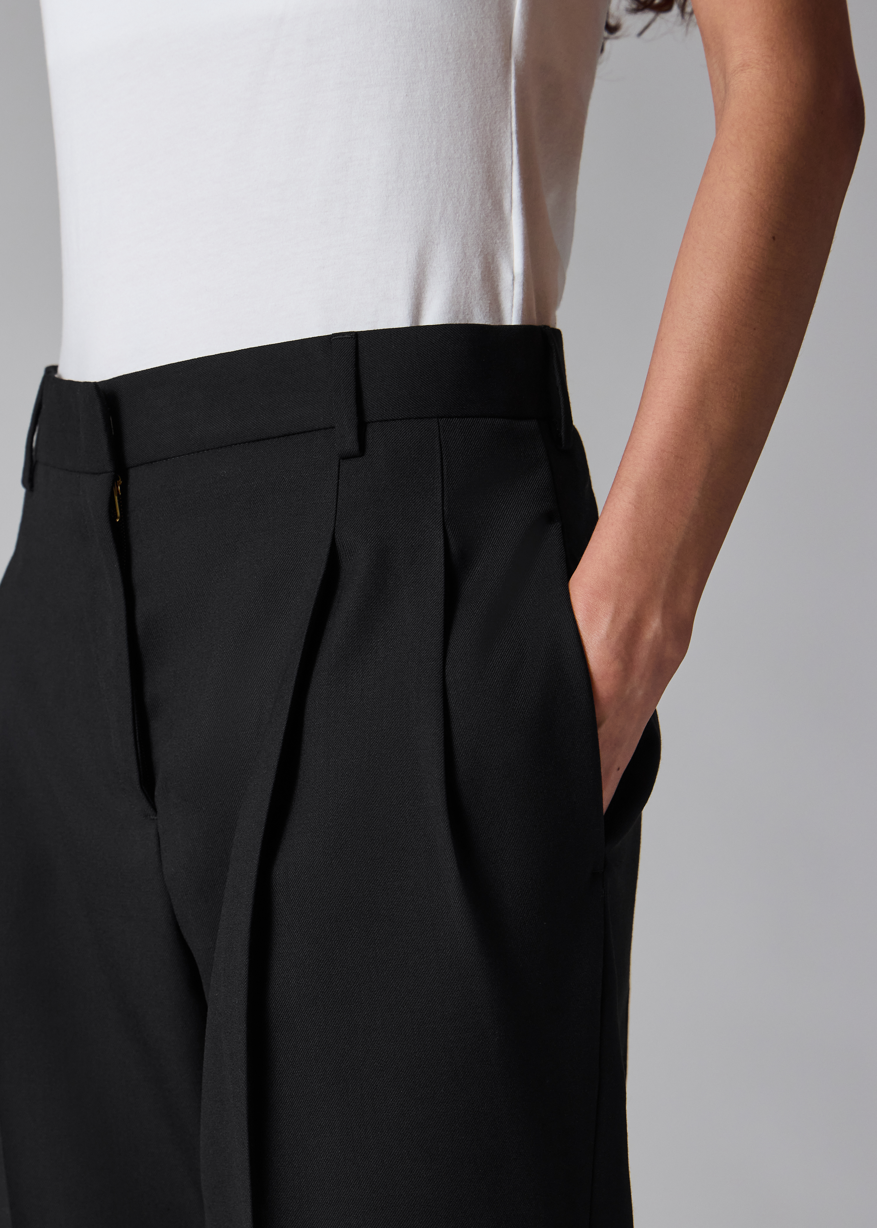 Women's 'A Suit To Travel In' Black Wool Twill Pleated Trousers