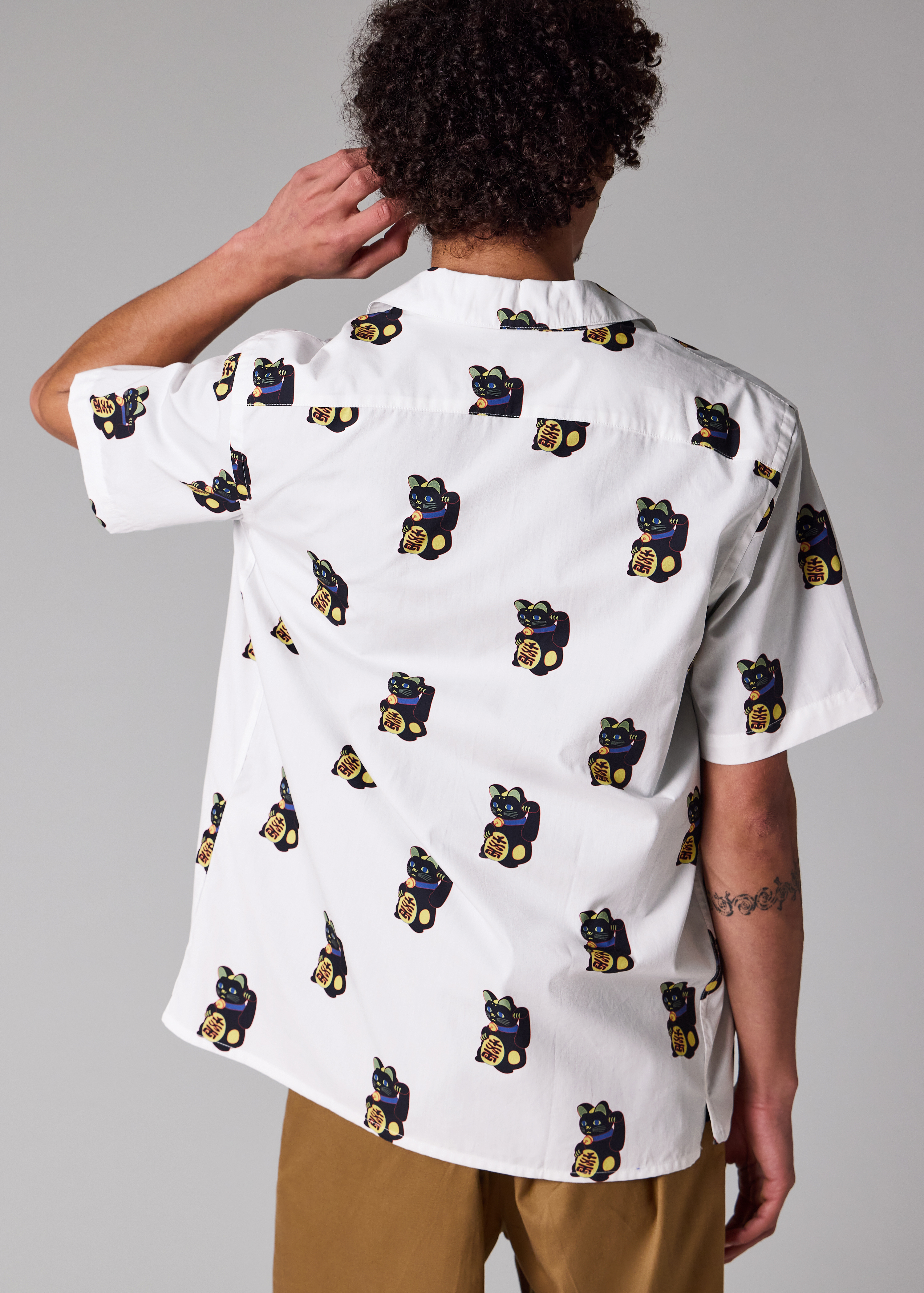 White 'Lucky Cat' Print Short-Sleeve Shirt