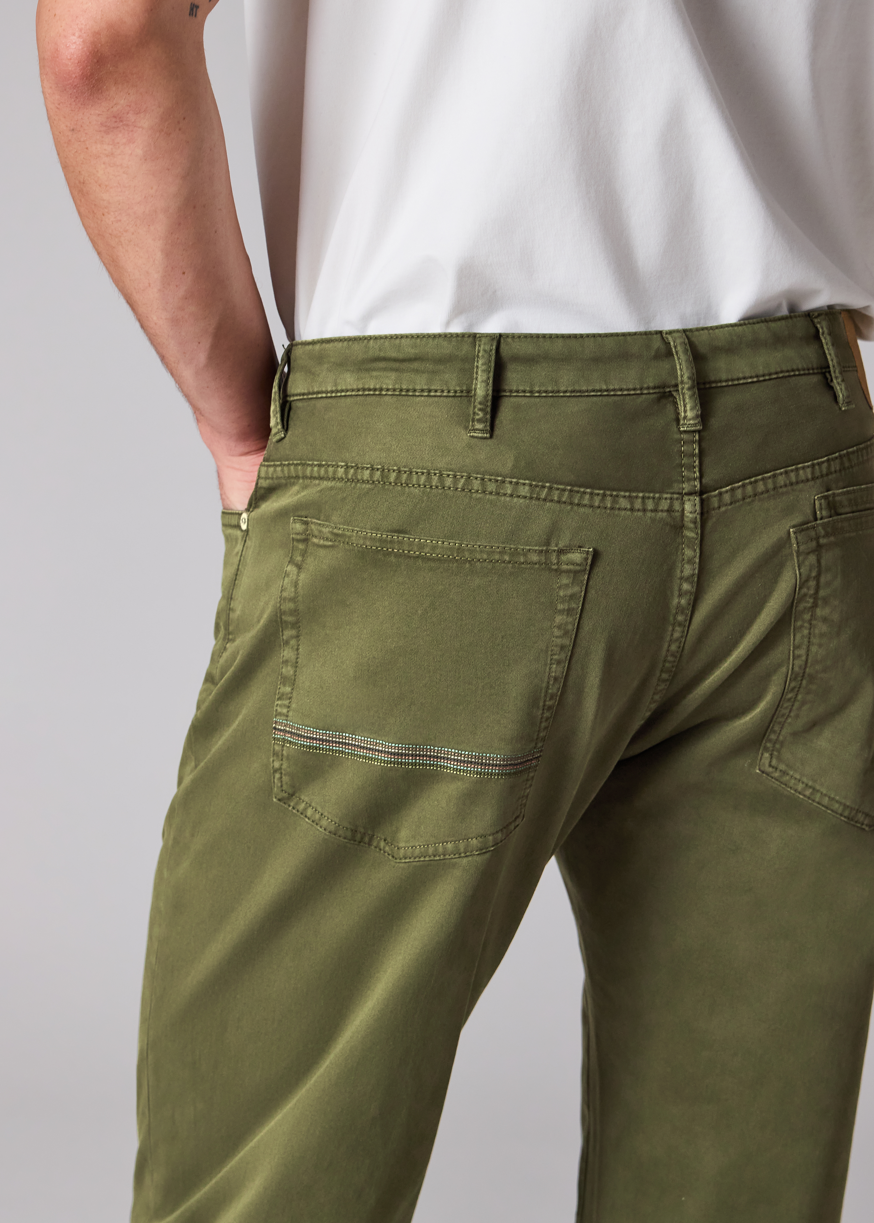 Relaxed Tapered-Fit Khaki Stretch Cotton-Twill Jeans