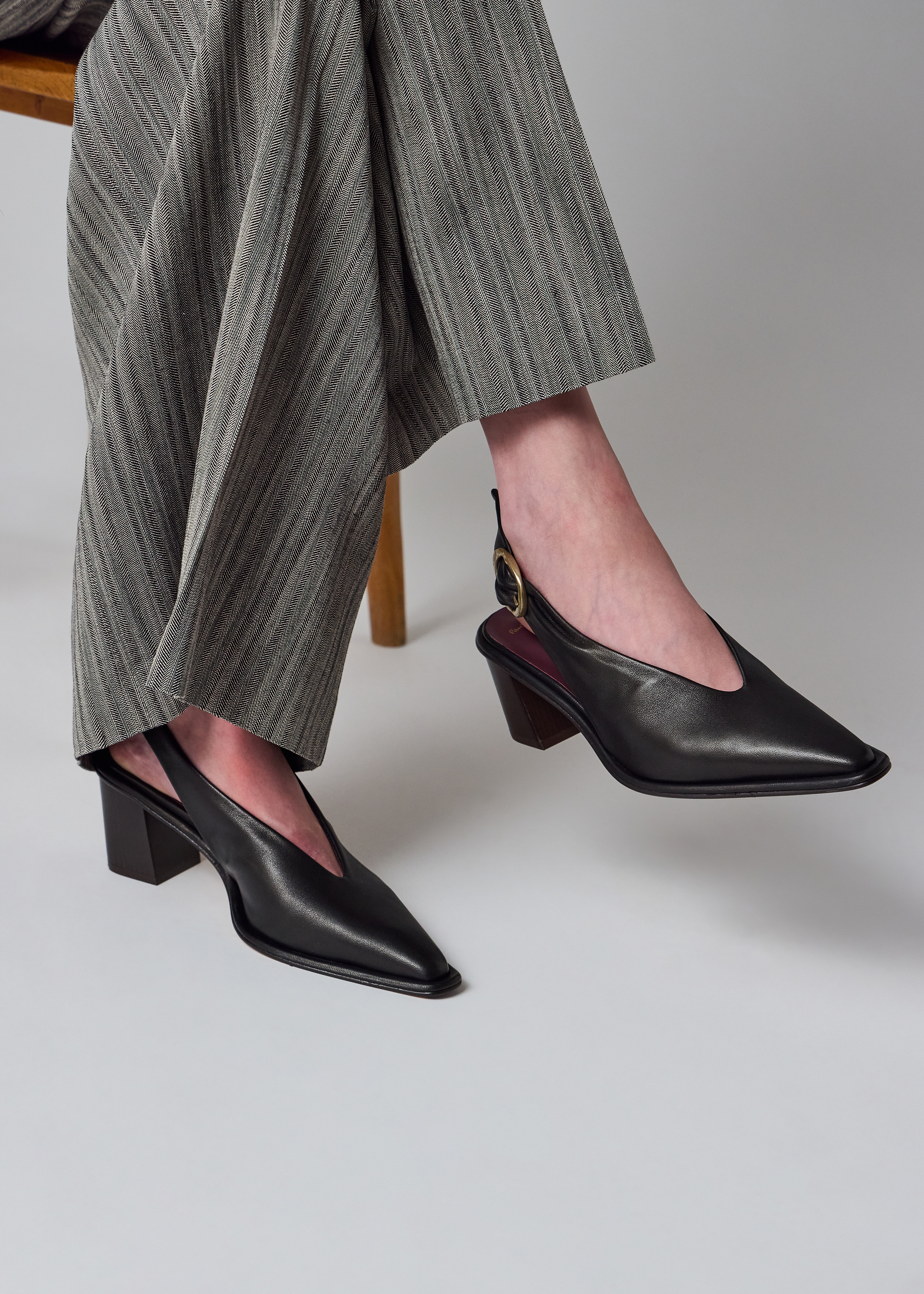 Women's Black 'Clareen' Leather Sling Back Heels